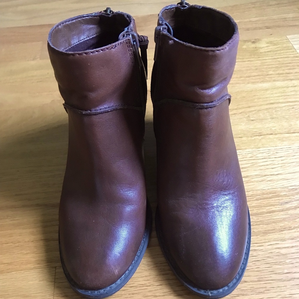Booties - brown leather.
